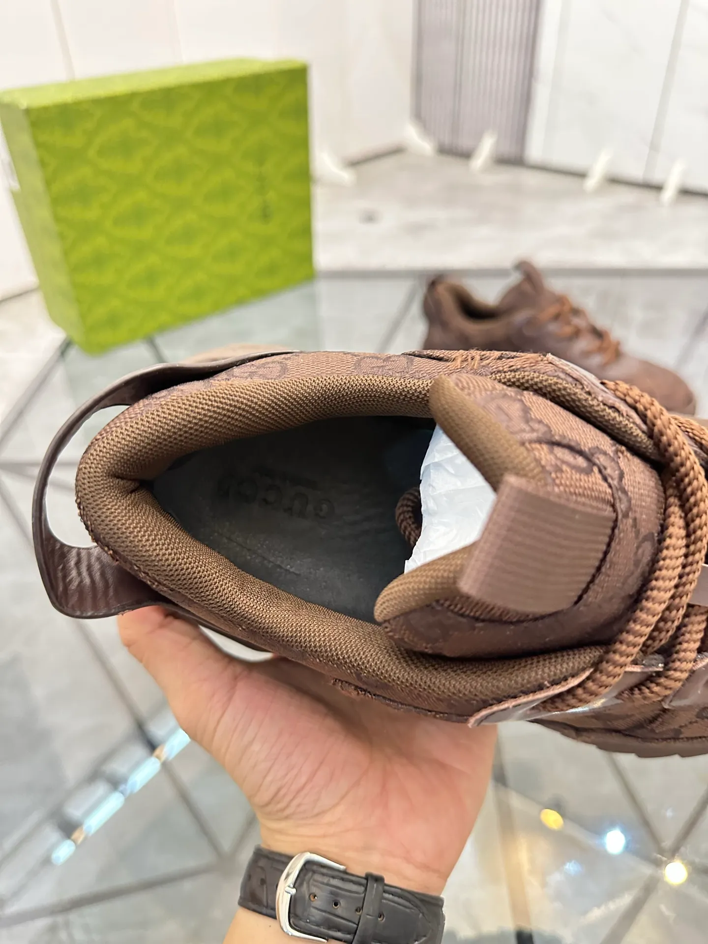 Men's shoes for sale 💰: 💰P580¥ Product trademark: Gucci* "Gucci*" low-top casual shoes Regular size: 38-45 (can be customized to 46) Large size Product materials: Upper imported cowhide stitching original material, breathable lining, original outsole. No.: 0008